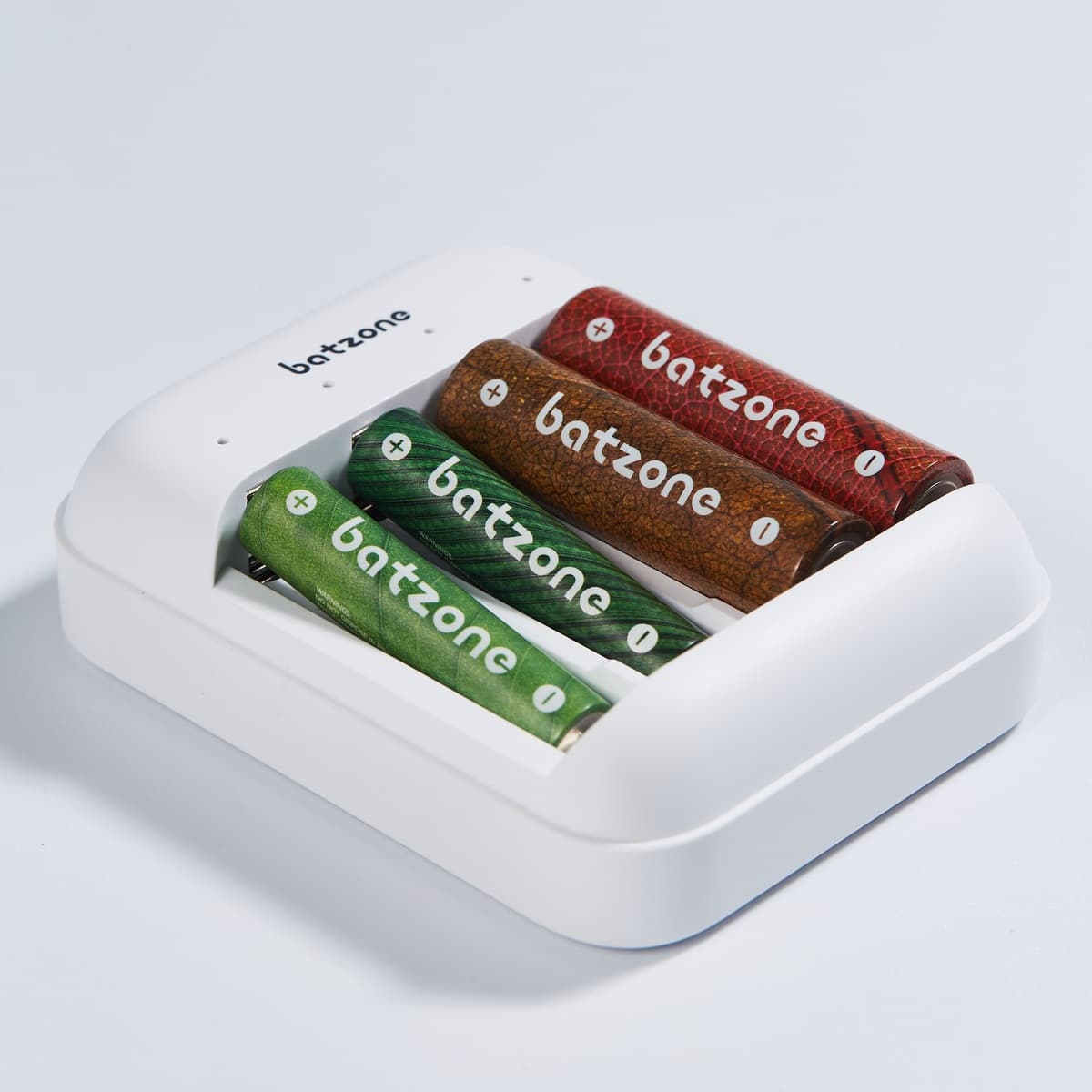 Batzone 4-Slot Ni-MH Smart Battery Charger (AA/AAA), view 3